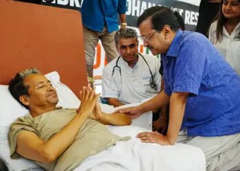 New Delhi: Arvind Kejriwal arrived at Jantar Mantar to support Sonam Wangchuk.