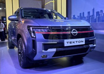 Nissan tekton (9)