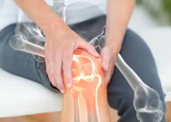 Not only calcium deficiency, these daily habits of yours are also making your bones weak, become alert in time.