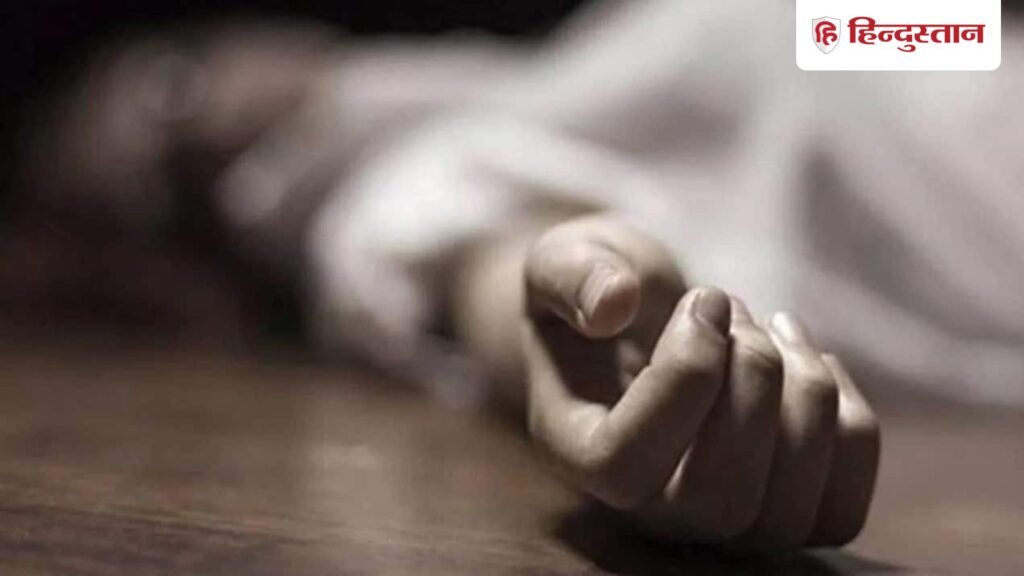 On suspicion of illicit relations, he beat his wife to death and then committed suicide.