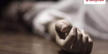 On suspicion of illicit relations, he beat his wife to death and then committed suicide.