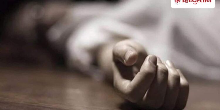On suspicion of illicit relations, he beat his wife to death and then committed suicide.