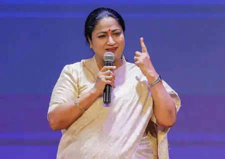 मुख्यमंत्री रेखा गुप्ता के आग्रह पर आदर्श नगर रेलवे स्टेशन पर रुकेंगी दो प्रमुख ट्रेनें