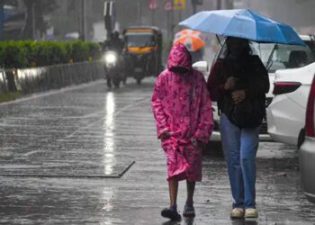 Orange alert issued till Wednesday amid heavy rain in Mumbai, schools and colleges closed, local trains running late.