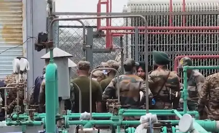 Pune accident: Indian Army also involved in relief work, many people feared trapped (Lead-1)
