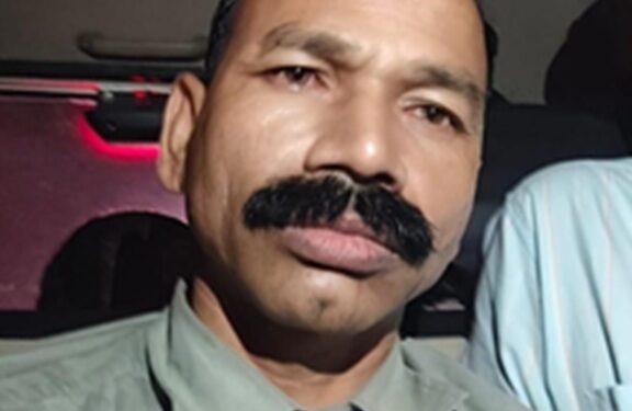Ranchi: Naxalite commander Ajay Mahato alias Tiger arrested, carrying a reward of Rs 25 lakh, was wanted in more than 240 cases.