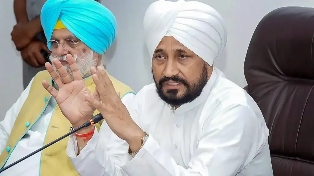 Speculation of rebellion in Punjab Congress intensifies, former Chief Minister Charanjit Singh Channi called an important meeting of supporters.