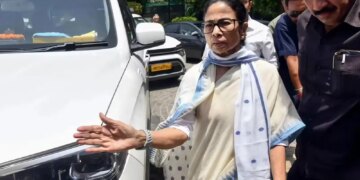 TMC Protest: Why did Mamata Banerjee get angry? VIDEO of slapping one's own worker on stage goes viral