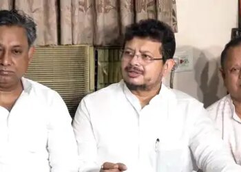 TMC's rebel group will meet the full bench of ECI in Delhi, will stake claim for the party's election symbol.