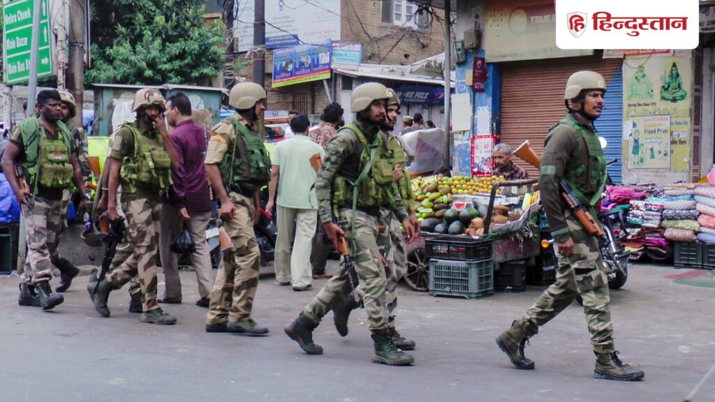 Terrorist attack in Jammu and Kashmir, policeman killed in moving vehicle; operation continues
