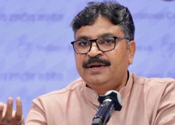 The entire state is shocked by the deaths of mothers in one district after another, the Health Minister is busy enjoying mangoes; Tikaram Julie