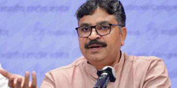The entire state is shocked by the deaths of mothers in one district after another, the Health Minister is busy enjoying mangoes; Tikaram Julie
