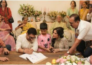 The first picture of Aamir Khan and Gauri Spratt's wedding went viral, fans went crazy after seeing the royal look of the bride!