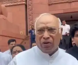 'The responsibility of conducting the examination should be handed over to a competent institution, lathi charge is an attack on democracy', opposition targeted the government