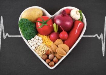 These 4 superfoods can help in controlling cholesterol, keep the heart healthy