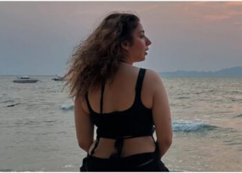 This girl once used to sell CDs worth ₹ 20 on the streets, today she charges lakhs for one song, do you know?