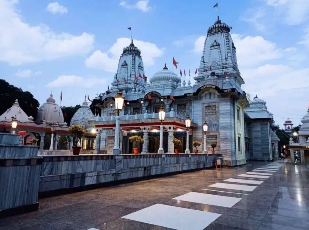 This temple of Uttar Pradesh has become an example of Hindu-Muslim unity, Muslims handle the accounts of donations, there has never been any theft