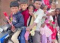 Traffic rules flouted! A person left on a bike with 9 passengers, users were stunned after watching the video