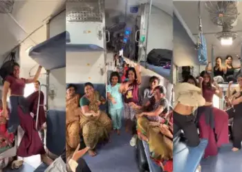 Train journey becomes dance floor! The girls' brilliant performance on the song 'Tooh' won the hearts of the passengers too.
