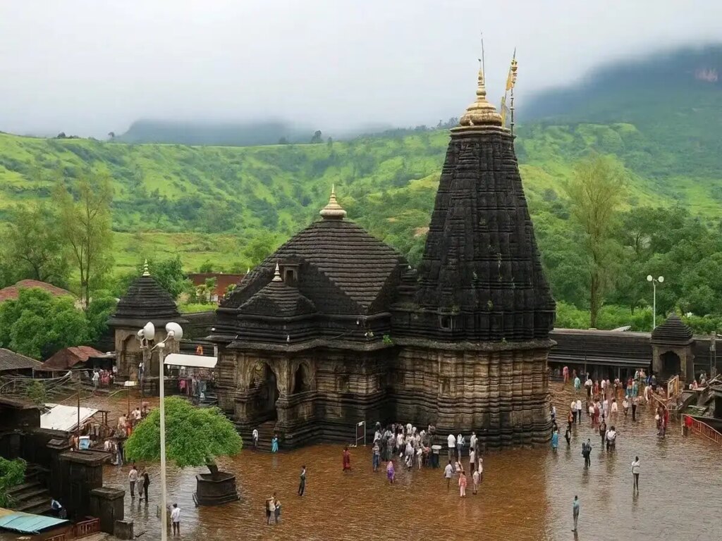 Trimbakeshwar Jyotirlinga temple closed due to heavy rain, administration took decision for the safety of devotees