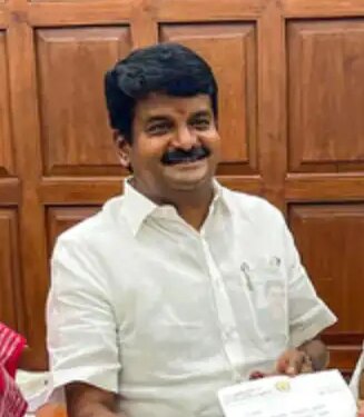 एआईएडीएमके के दो पूर्व मंत्री 15,000 समर्थकों के साथ टीवीके में होंगे शामिल