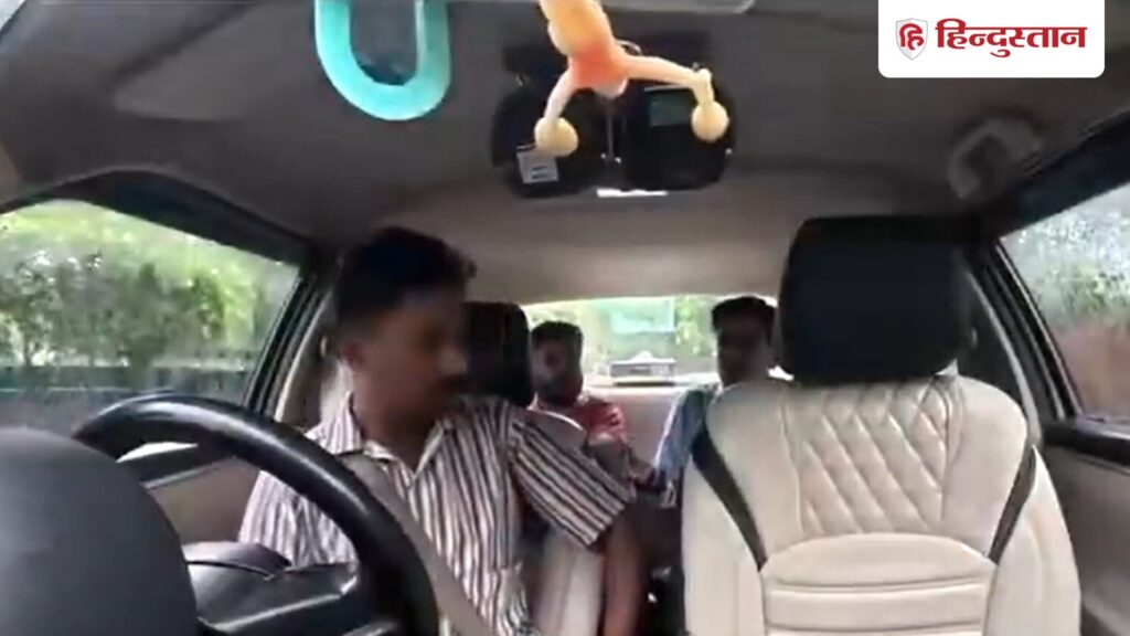 VIDEO: Passenger lit a cigarette as soon as he sat in the cab, the driver got angry, took off the 'ghost', Viral-news Hindi News