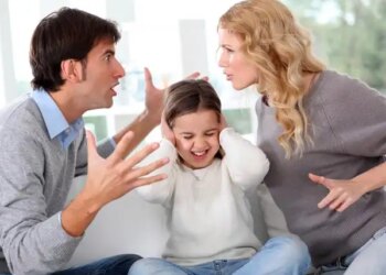 Vastu Shastra: Keeping these 6 things in the house is considered inauspicious, can increase loss of money and family discord.