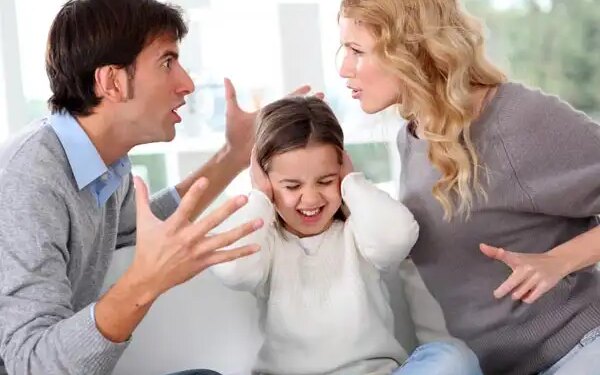 Vastu Shastra: Keeping these 6 things in the house is considered inauspicious, can increase loss of money and family discord.