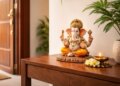 Vastu Tips: Keep these 5 things at the main entrance of the house, according to Vastu, positive energy increases and blessings come.