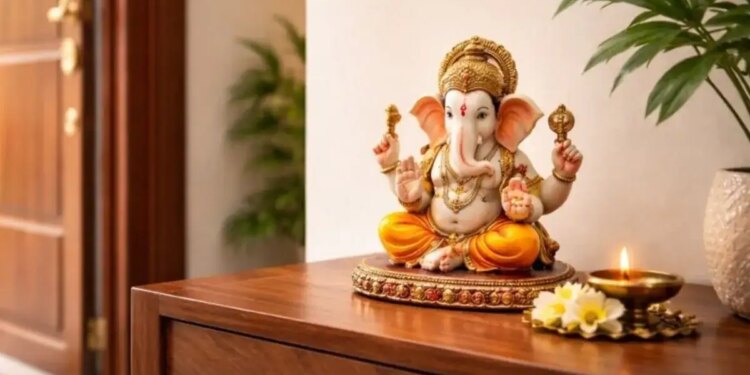 Vastu Tips: Keep these 5 things at the main entrance of the house, according to Vastu, positive energy increases and blessings come.