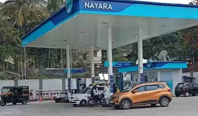 Video Petrol becomes cheaper by 5 rupees and diesel by 3 rupees, big decision of Naira Energy; Know which customers will benefit
