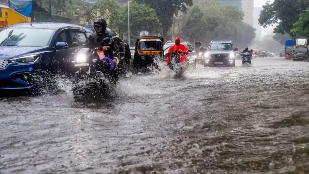 Weather Alert: Alert of heavy rain from Delhi-UP to Maharashtra, know the latest warning of IMD before leaving home.