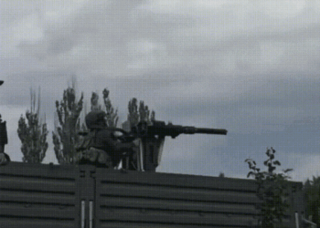 When the soldier lost control of the machine gun, he started roaming around and firing bullets all around; VIDEO Viral, Viral-news Hindi News