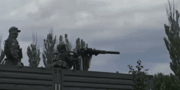 When the soldier lost control of the machine gun, he started roaming around and firing bullets all around; VIDEO Viral, Viral-news Hindi News